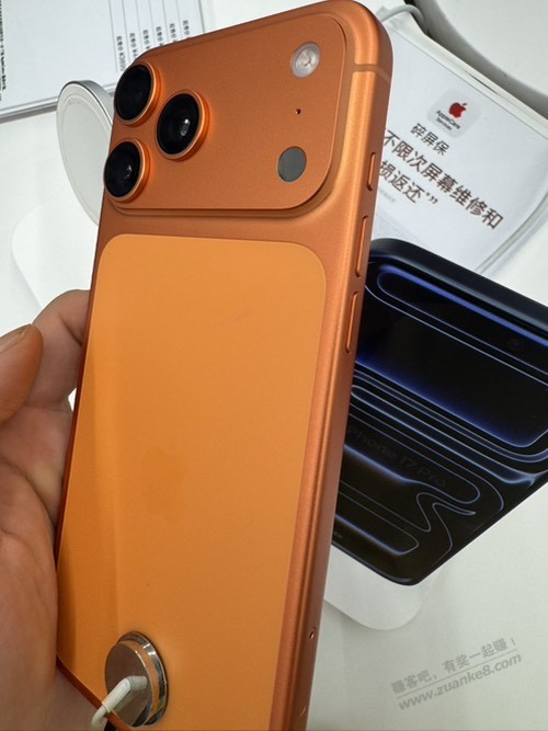 iphone17也太垃圾了吧，新机第一天就划痕
