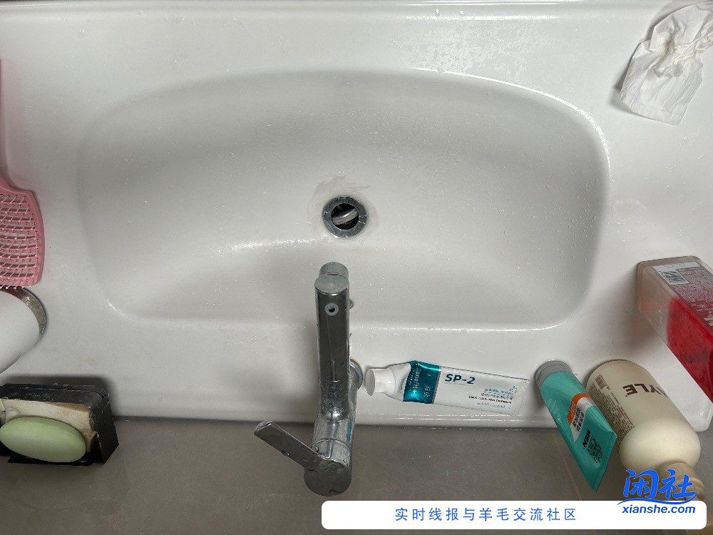 浴室柜的台面 使用时间久了，用什么清理