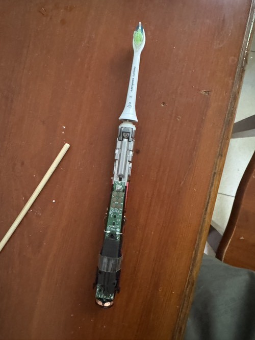 问一个飞利浦电动牙刷异响的问题，疑难杂症了