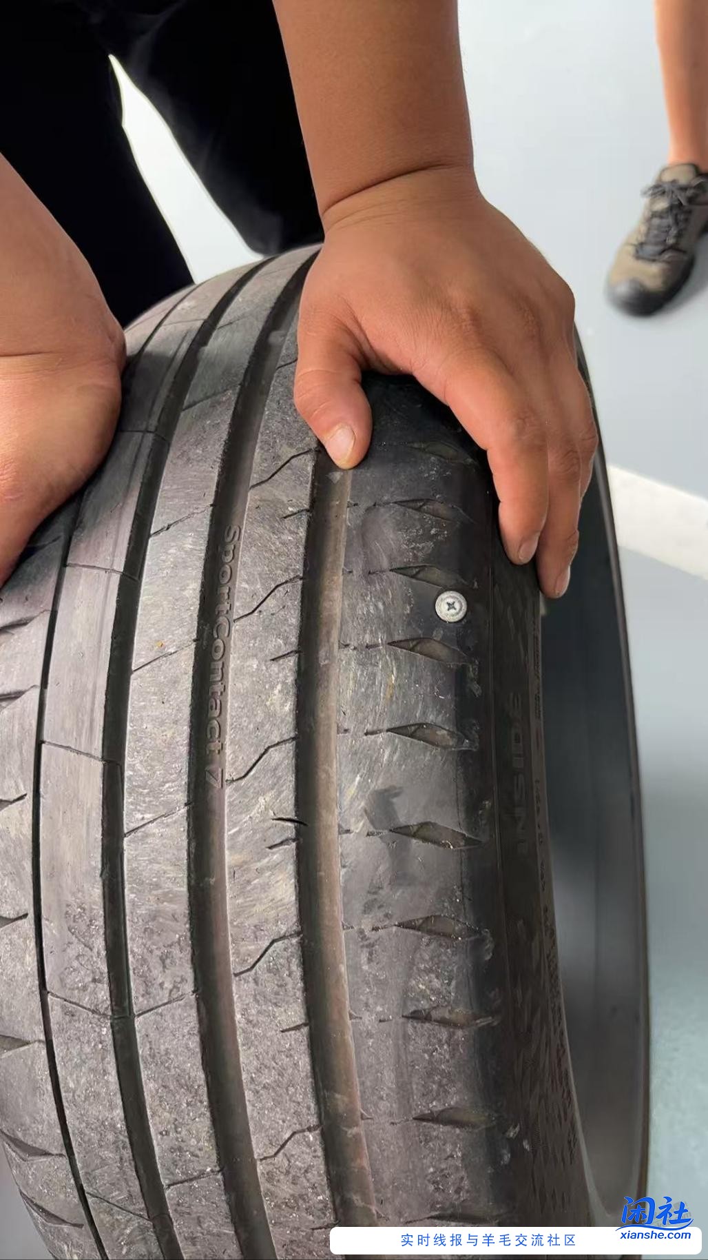车胎被扎了，37000多公里了，磨损程度这种，需要换一条还是2条呀，马牌1300一条