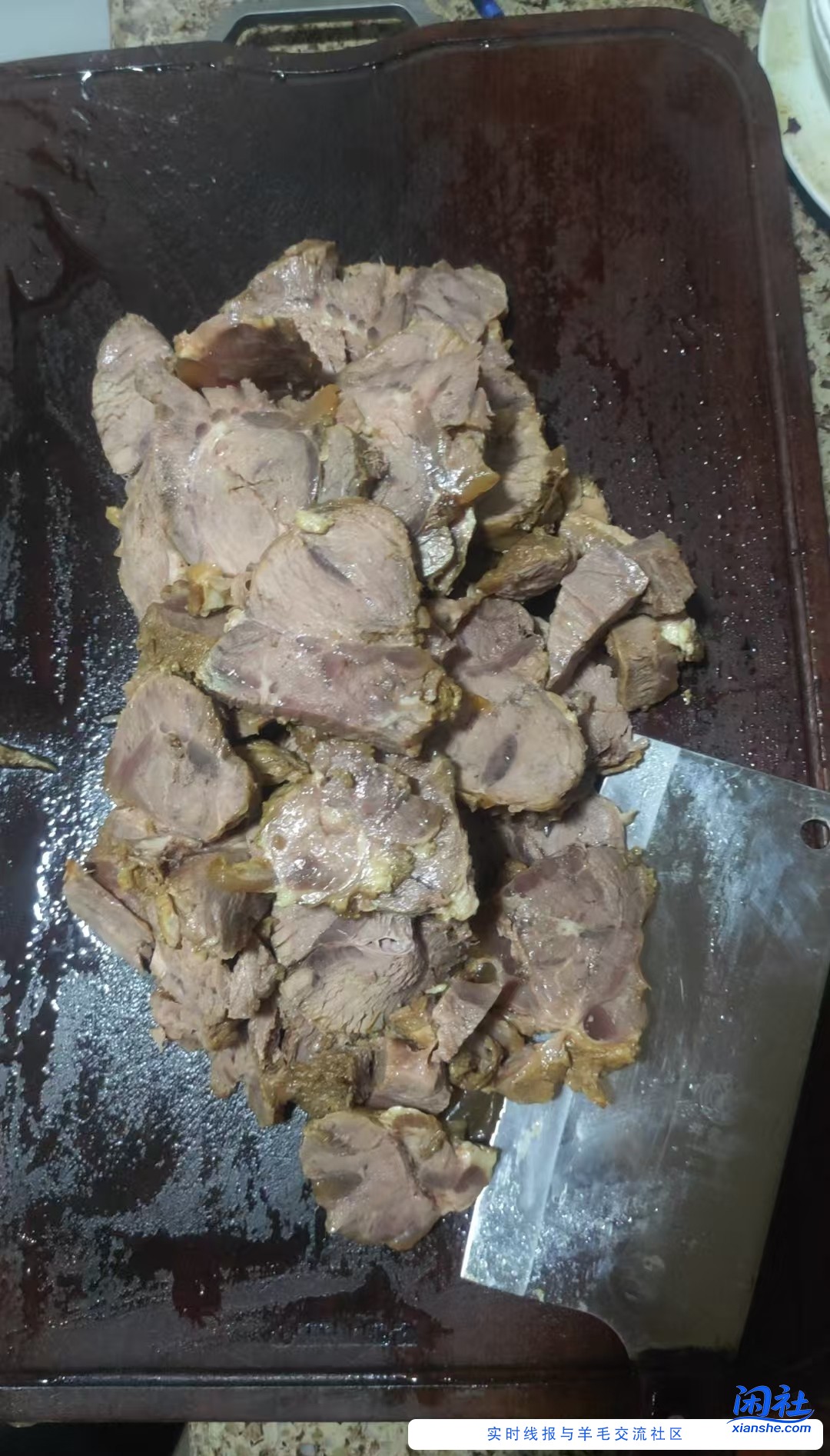 上午卤的牛腱子 新鲜出锅，外面直接买太贵了。