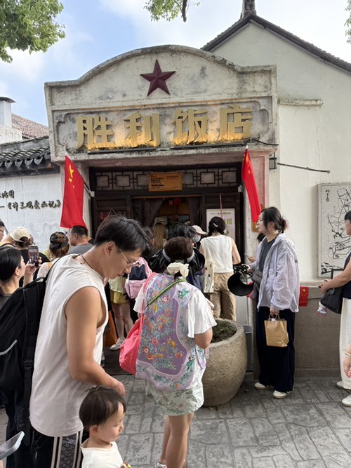 中秋节祝大家活着愉快！