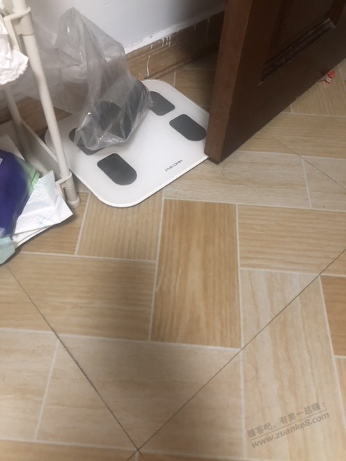 记忆反复冲刷，家里还有个未拆的体重秤，