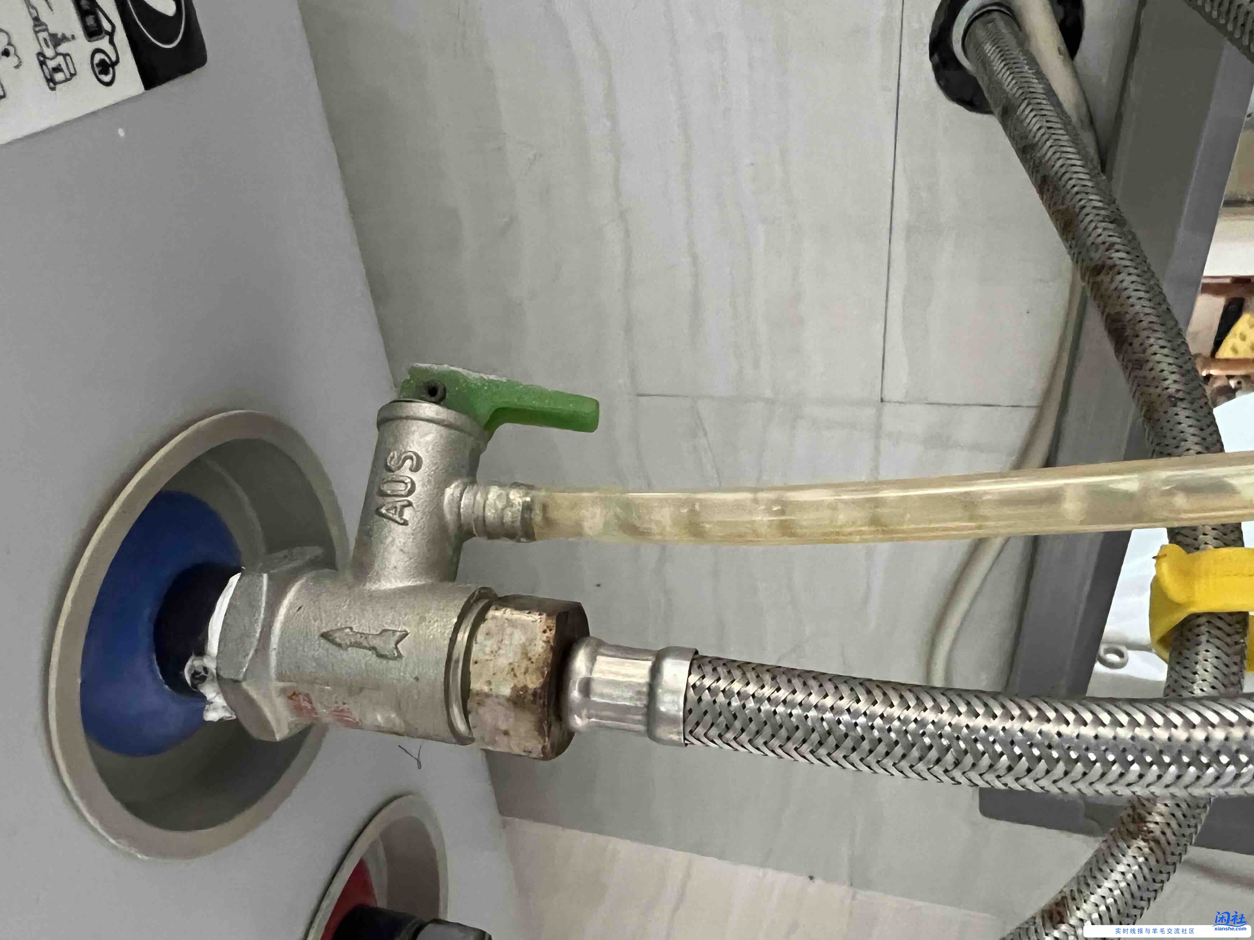 共32层，住2楼，水压力太大.电热水器这泄压阀老漏水正常不