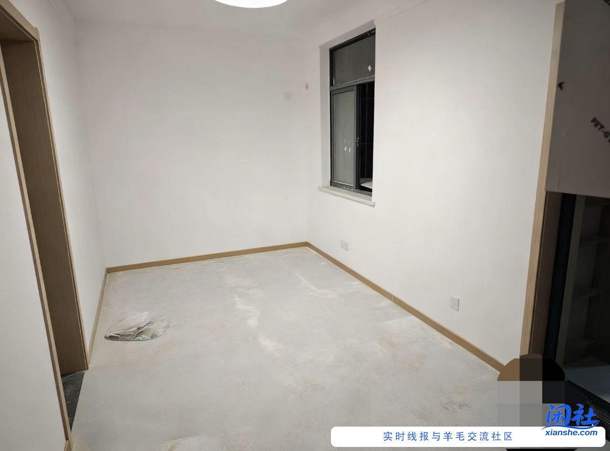 家里一套老破小装修好了，明天老妈吵着要去买家具，客厅太小，求大家给点儿意见。